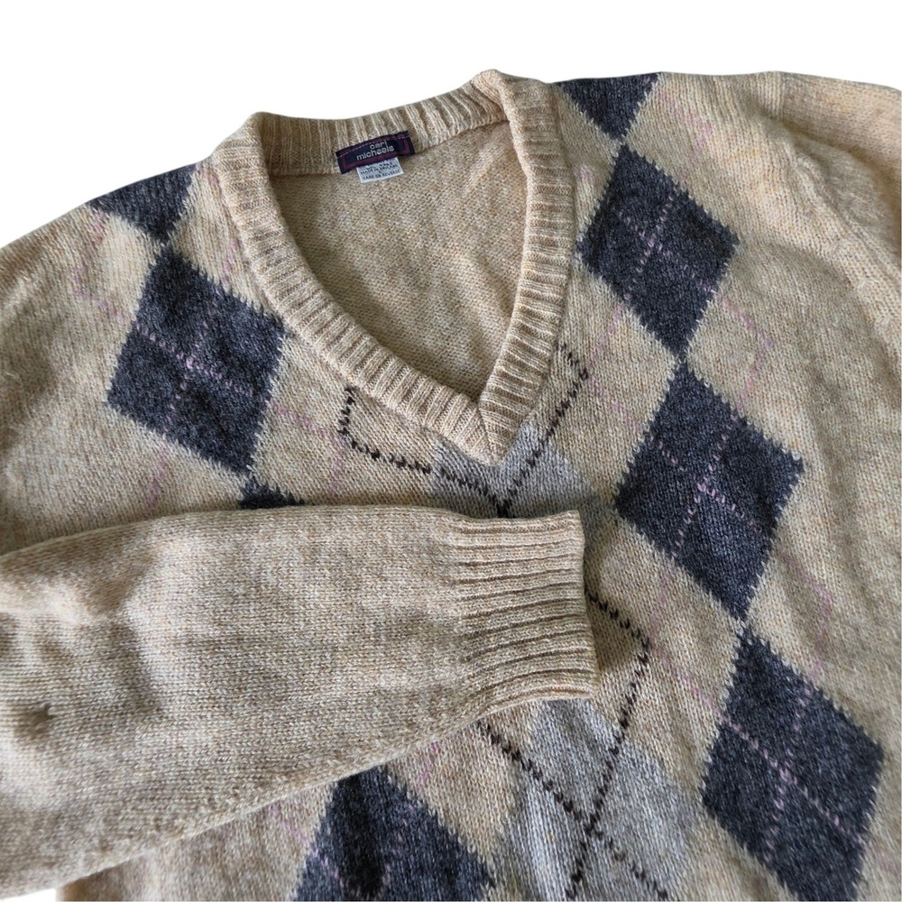 Carl Michaels Mens V-Neck Sweater Tan Argyle Shetland Wool England Large Hole